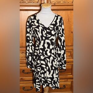 Nine West Black and White Abstract Long Sleeve Dress